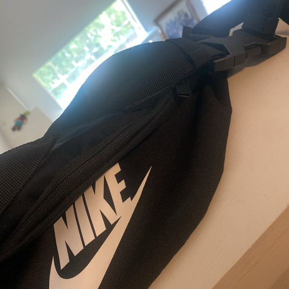 Nike Fanny Pac - Picture 2 of 4